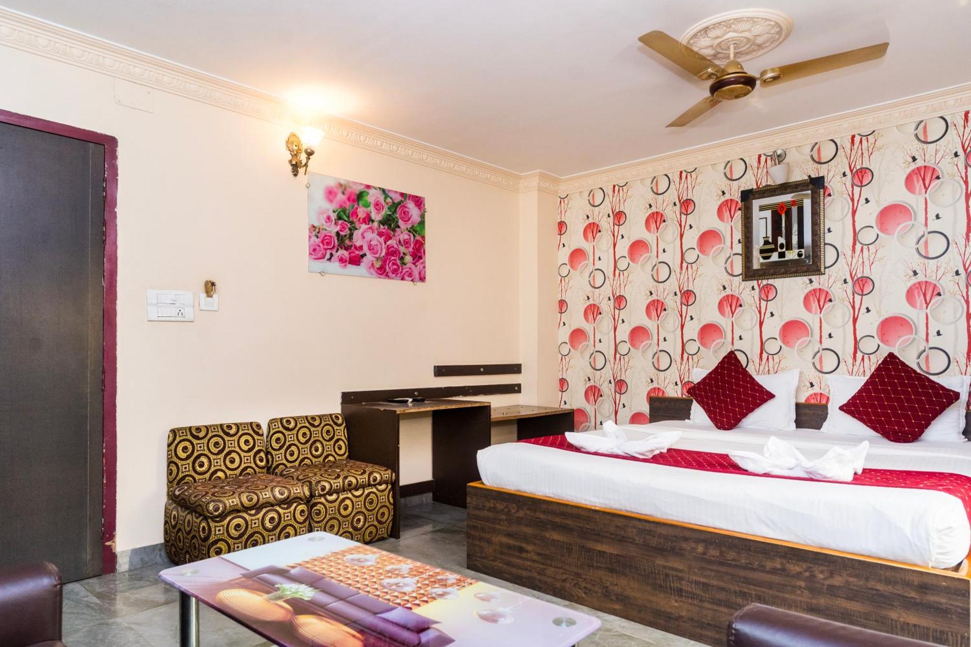 Apples Balaji Hotel 2*